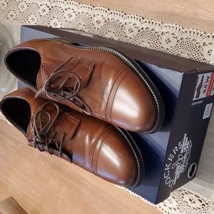 Men's dress shoes